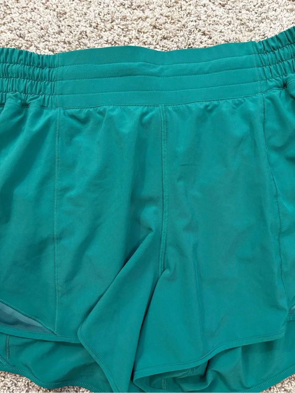 EUC! LULULEMON Hotty Hot low rise lined shorts. Size 8.